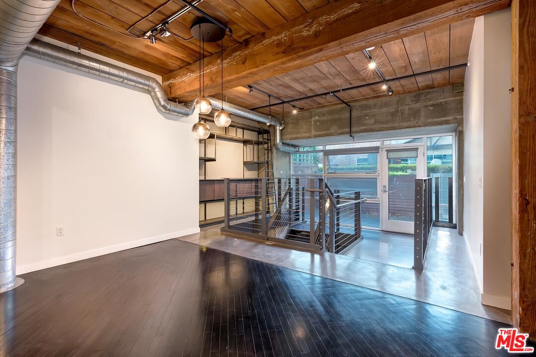 530 S Hewitt St Unit: 126