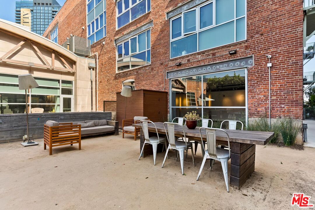 530 S Hewitt St Unit: 126