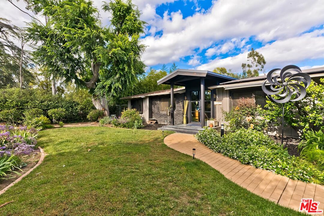 mid-century modern ranch home 