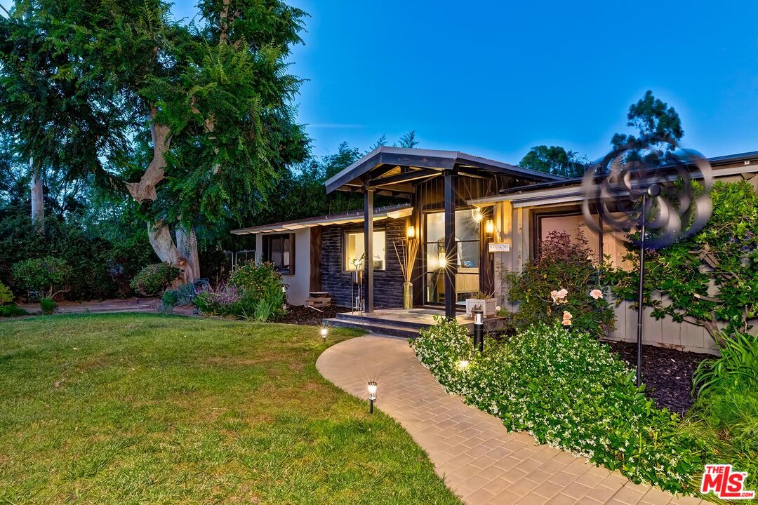 mid-century modern ranch home 
