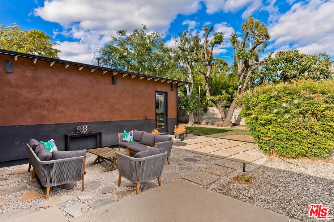 mid-century modern ranch home 