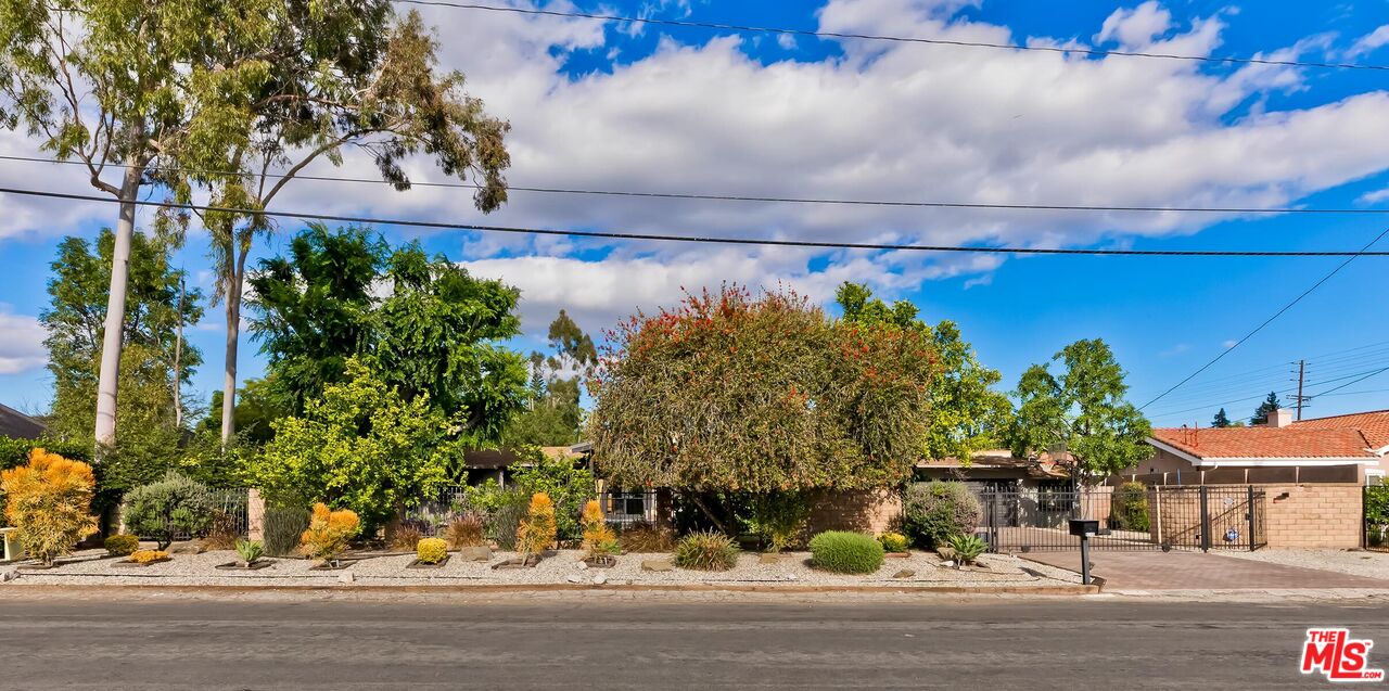 mid-century modern ranch home 