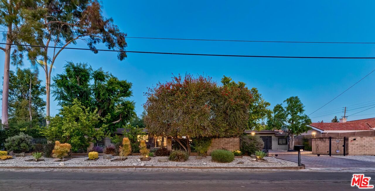 mid-century modern ranch home 