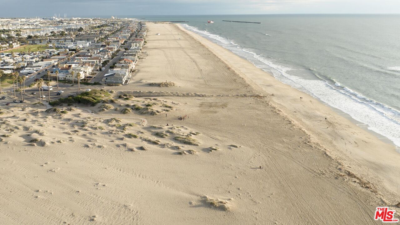 The Colony at Mandalay Beach