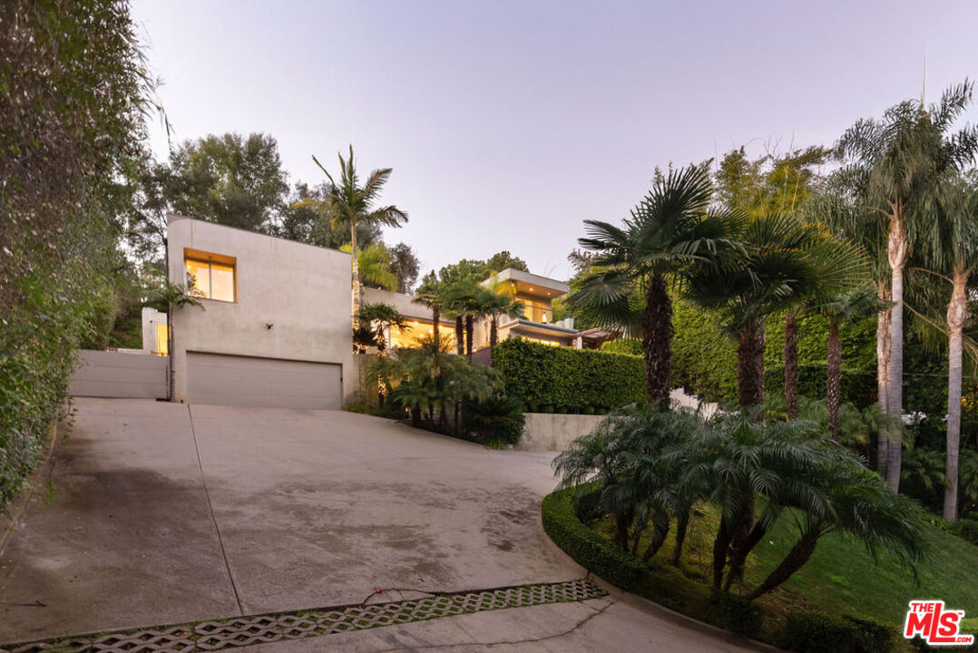 2731 Hutton Dr