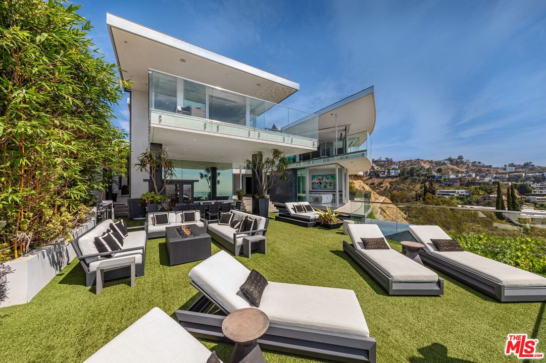 1474 Blue Jay Way