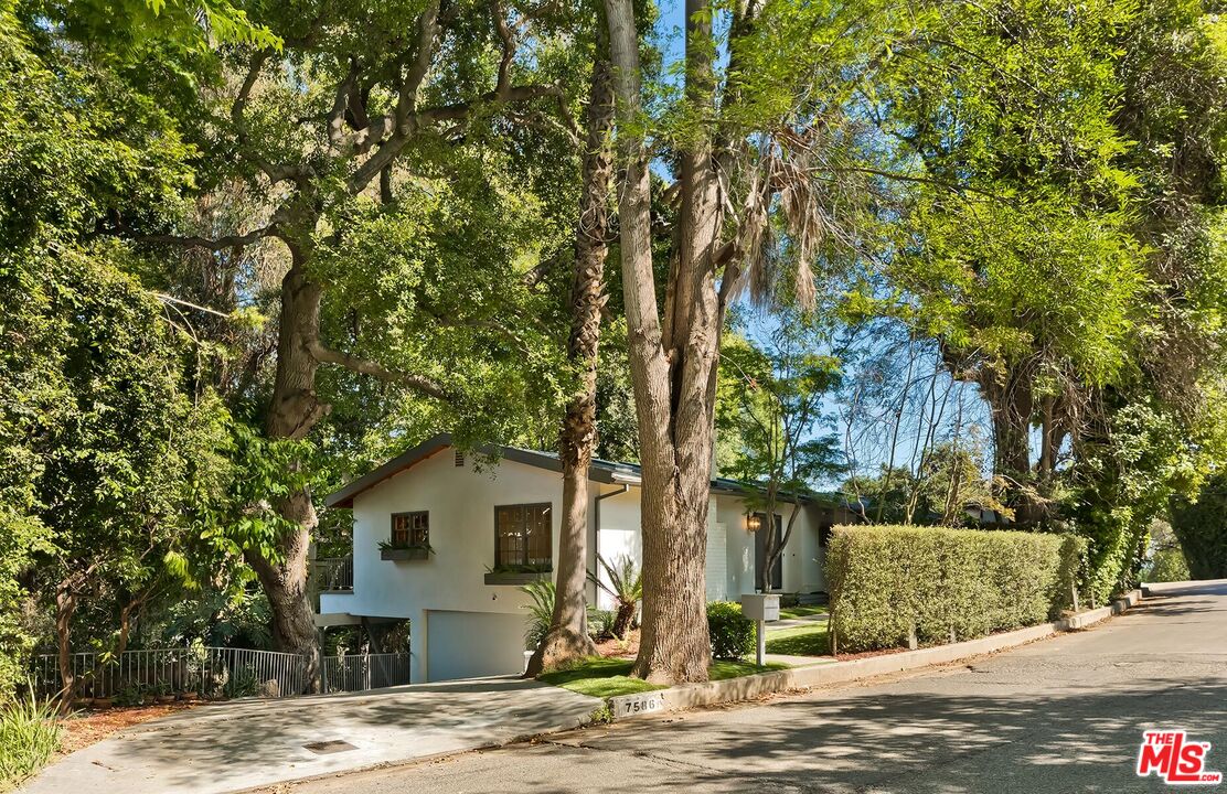 7586 Woodrow Wilson Dr