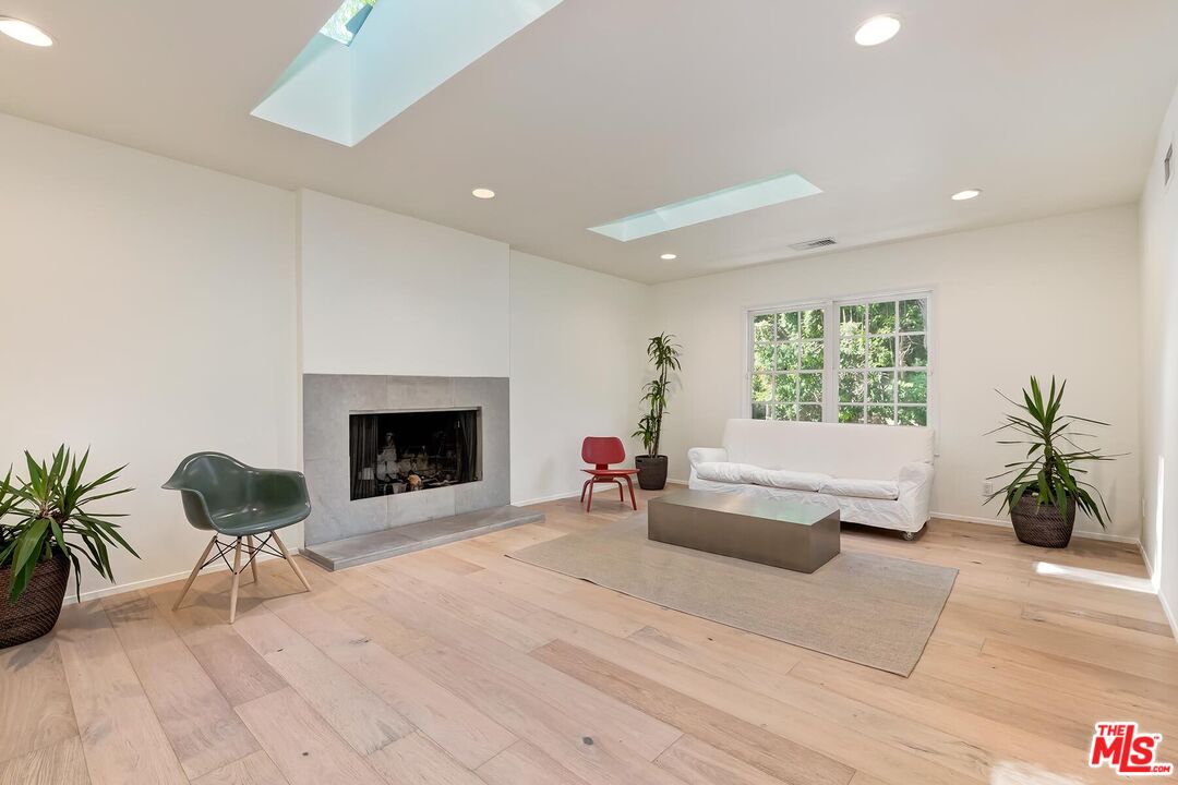 7586 Woodrow Wilson Dr
