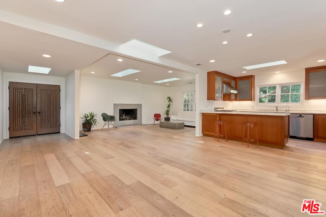 7586 Woodrow Wilson Dr