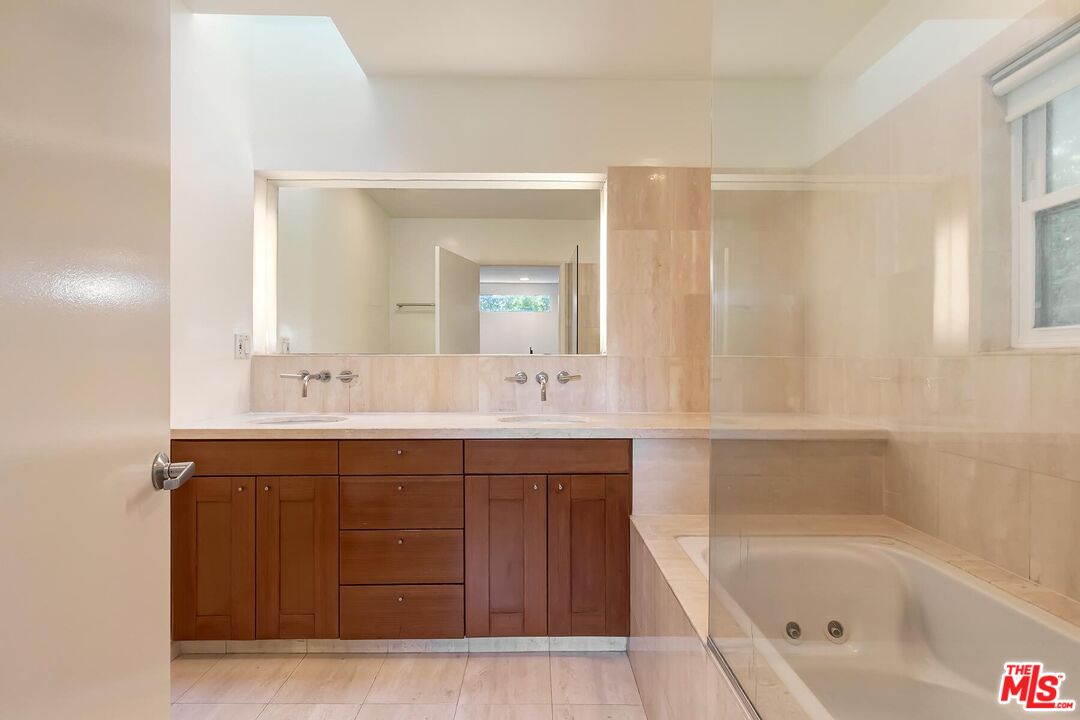7586 Woodrow Wilson Dr