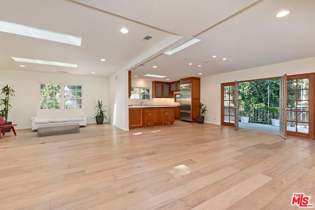 7586 Woodrow Wilson Dr