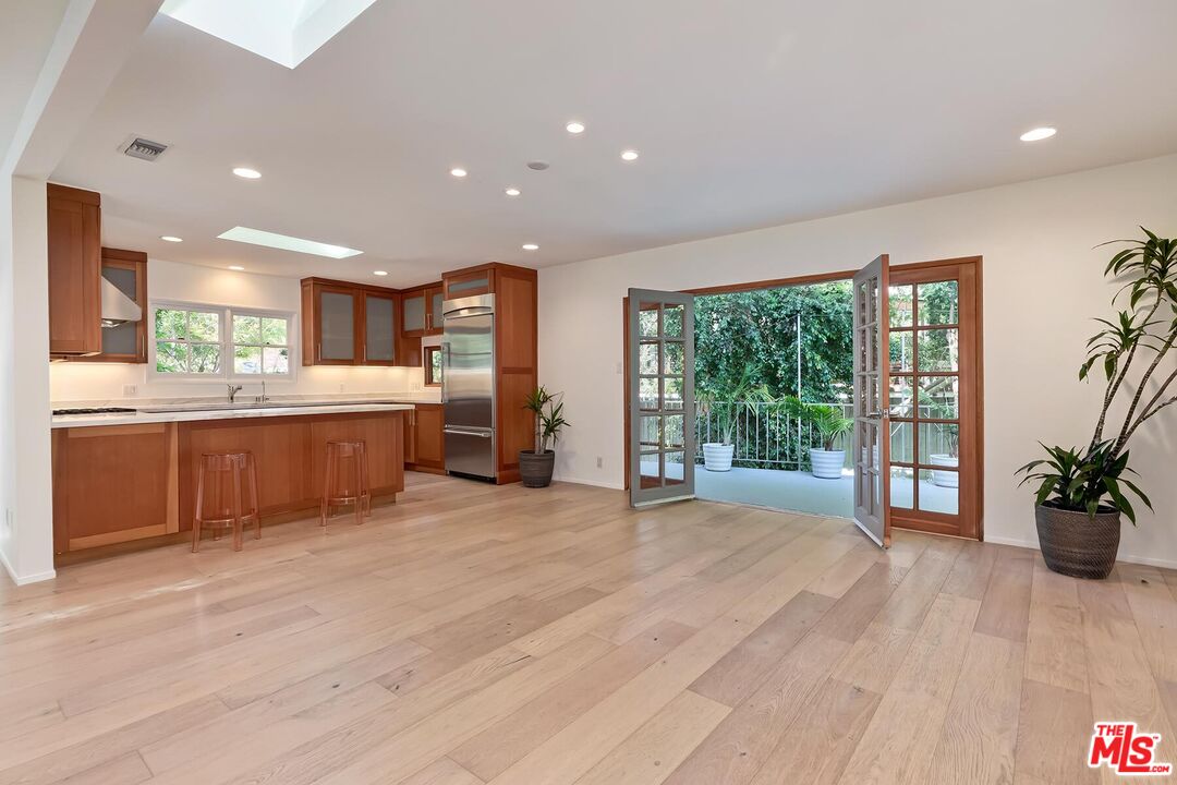 7586 Woodrow Wilson Dr