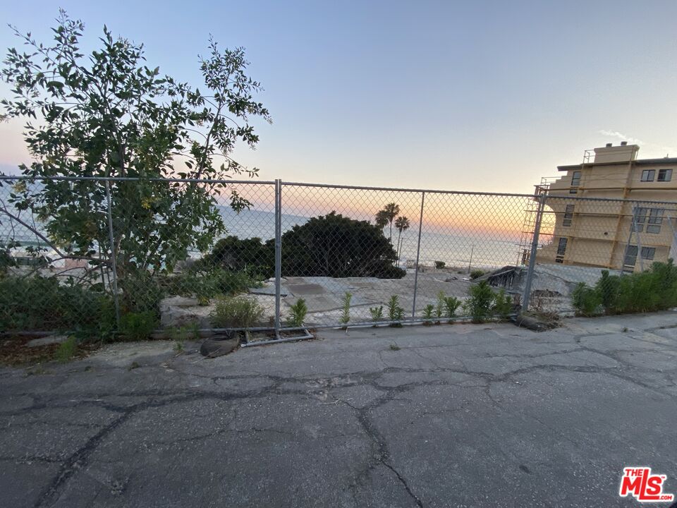 Commanding breathtaking coastline views