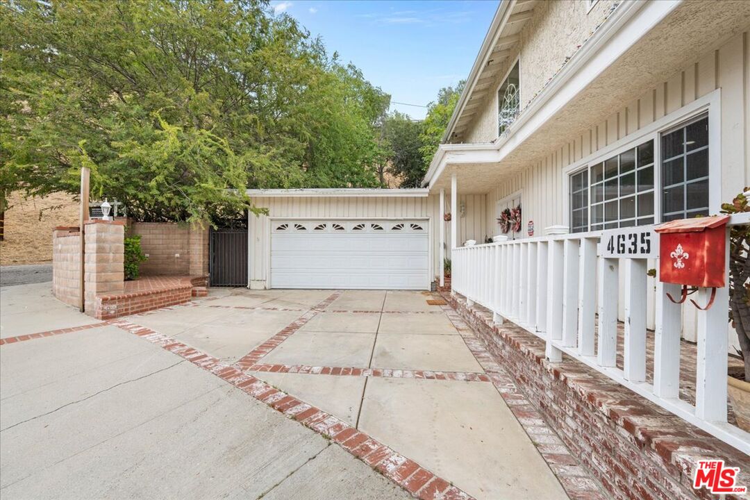 4635 Esparto St