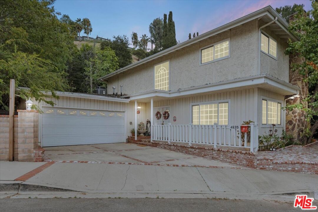 4635 Esparto St