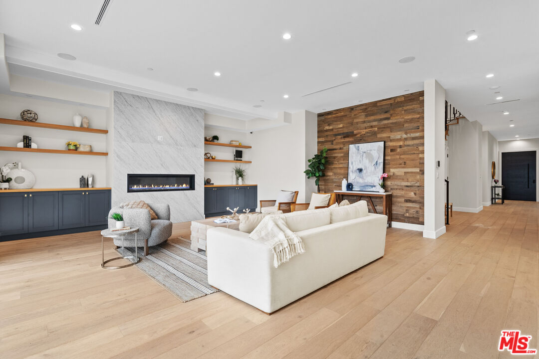 stunning modern farmhouse