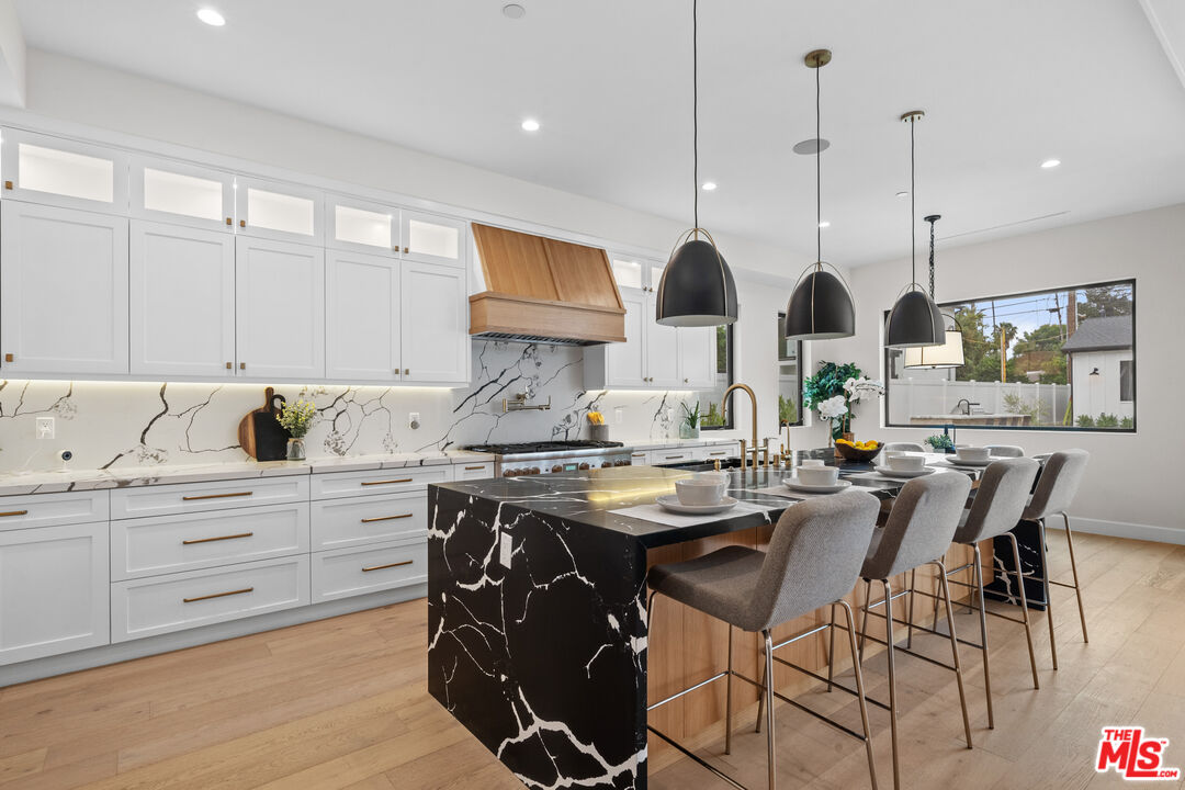 stunning modern farmhouse