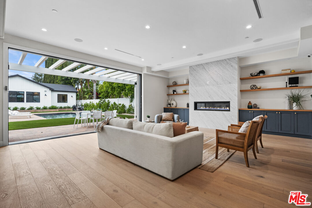 stunning modern farmhouse