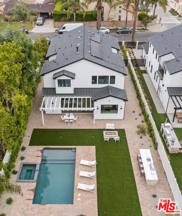stunning modern farmhouse
