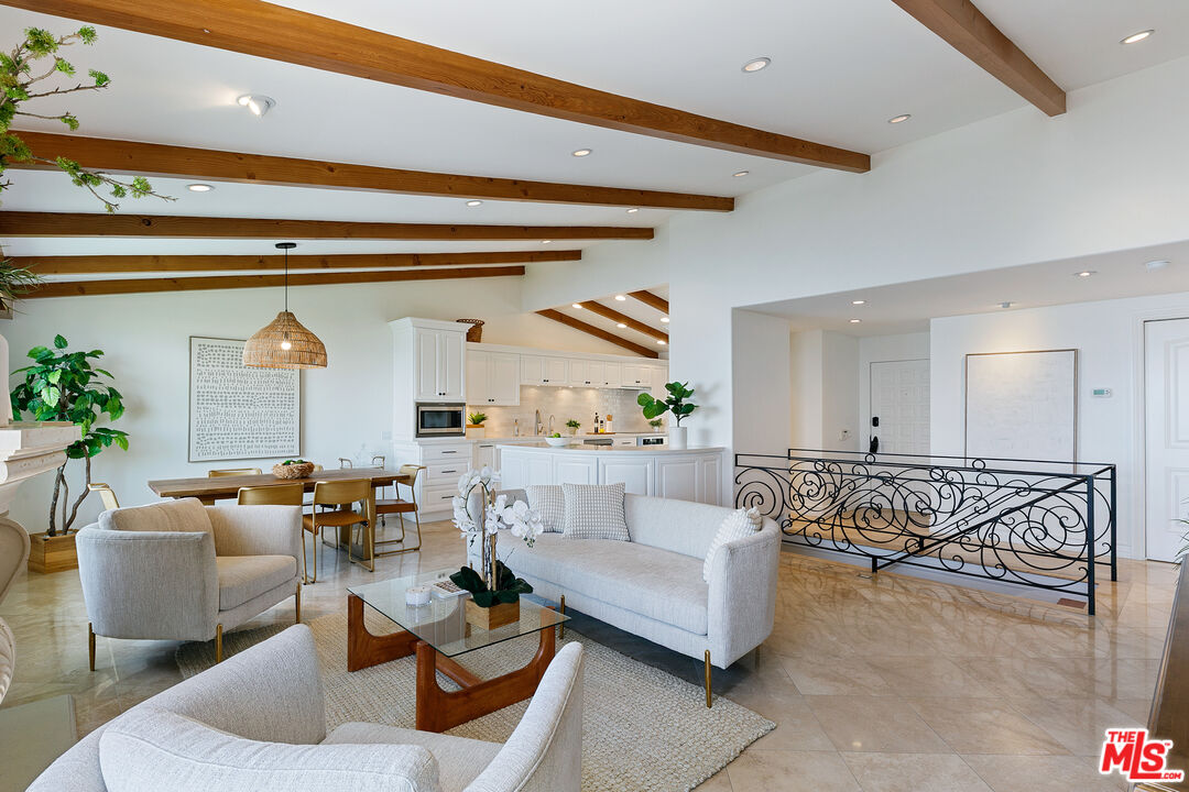 the guard-gated Zuma Bay Villas