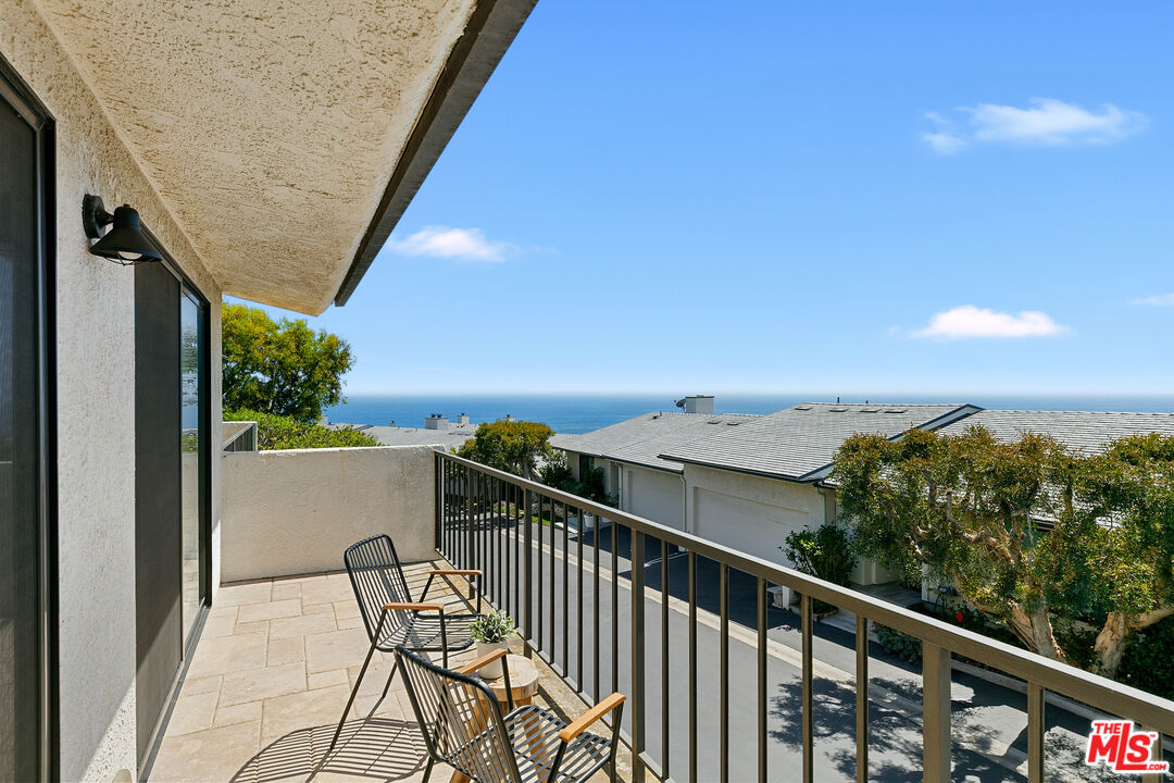 the guard-gated Zuma Bay Villas