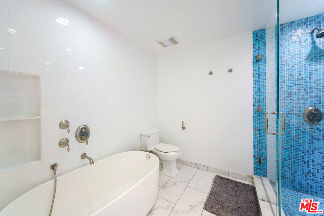 6770 Las Olas Way