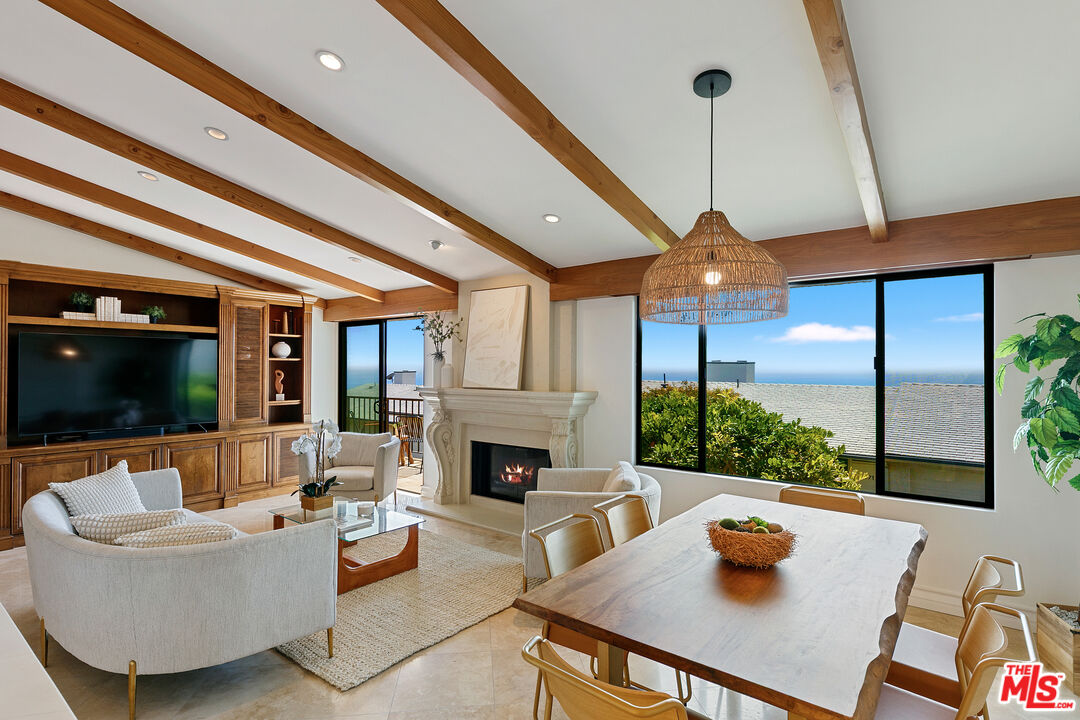 the guard-gated Zuma Bay Villas
