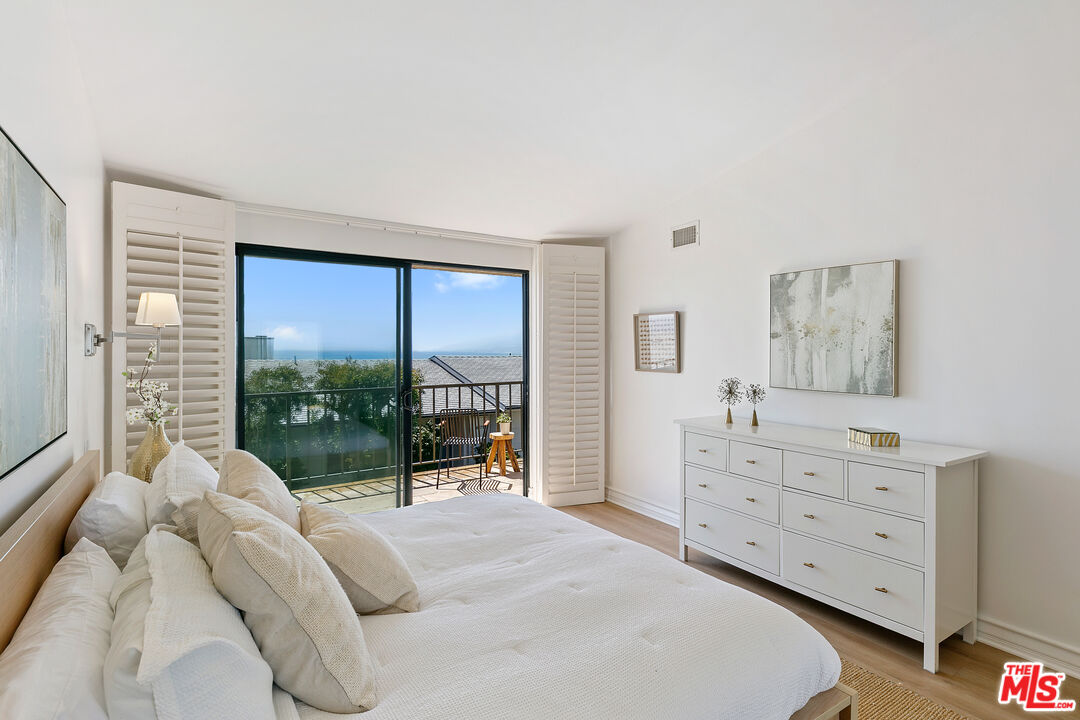 the guard-gated Zuma Bay Villas