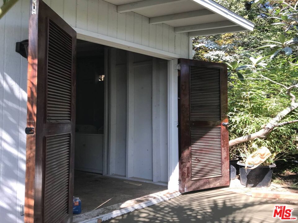 1215 Hilldale