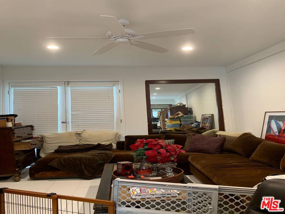 1215 Hilldale