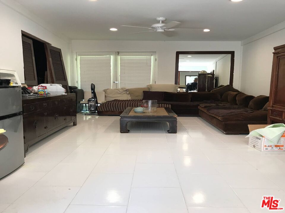 1215 Hilldale