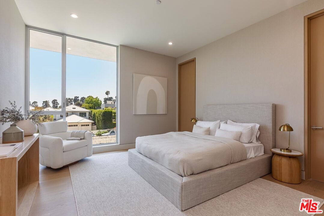 a brand new warm contemporary