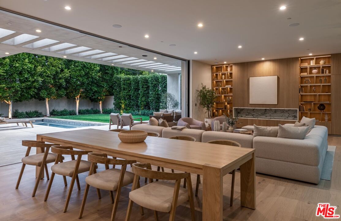 a brand new warm contemporary