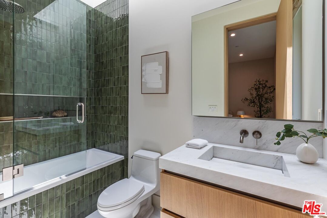 a brand new warm contemporary