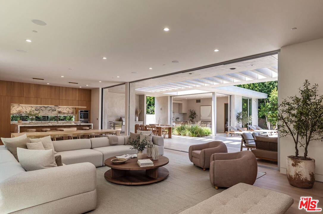 a brand new warm contemporary