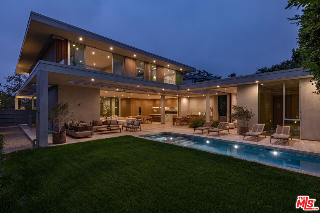 a brand new warm contemporary