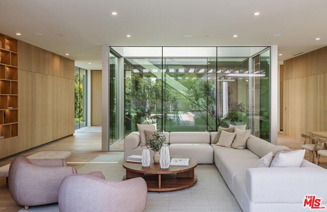 a brand new warm contemporary