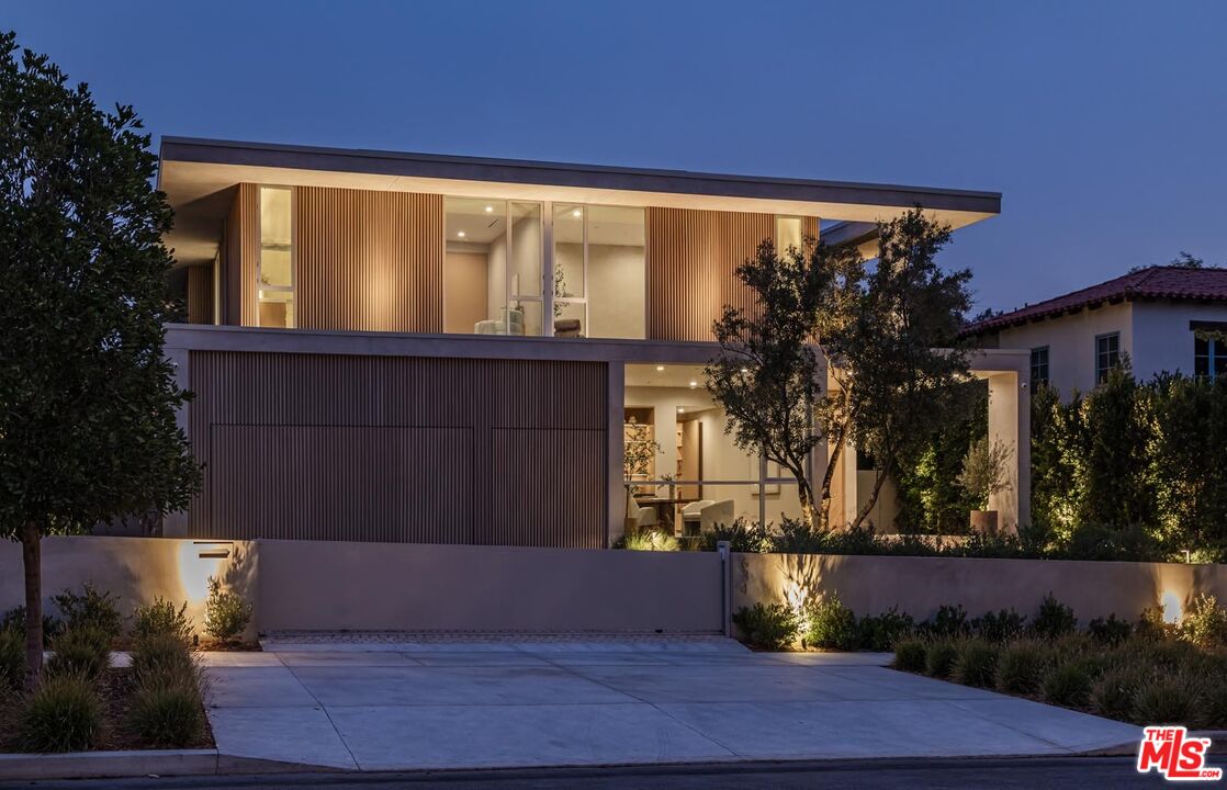 a brand new warm contemporary