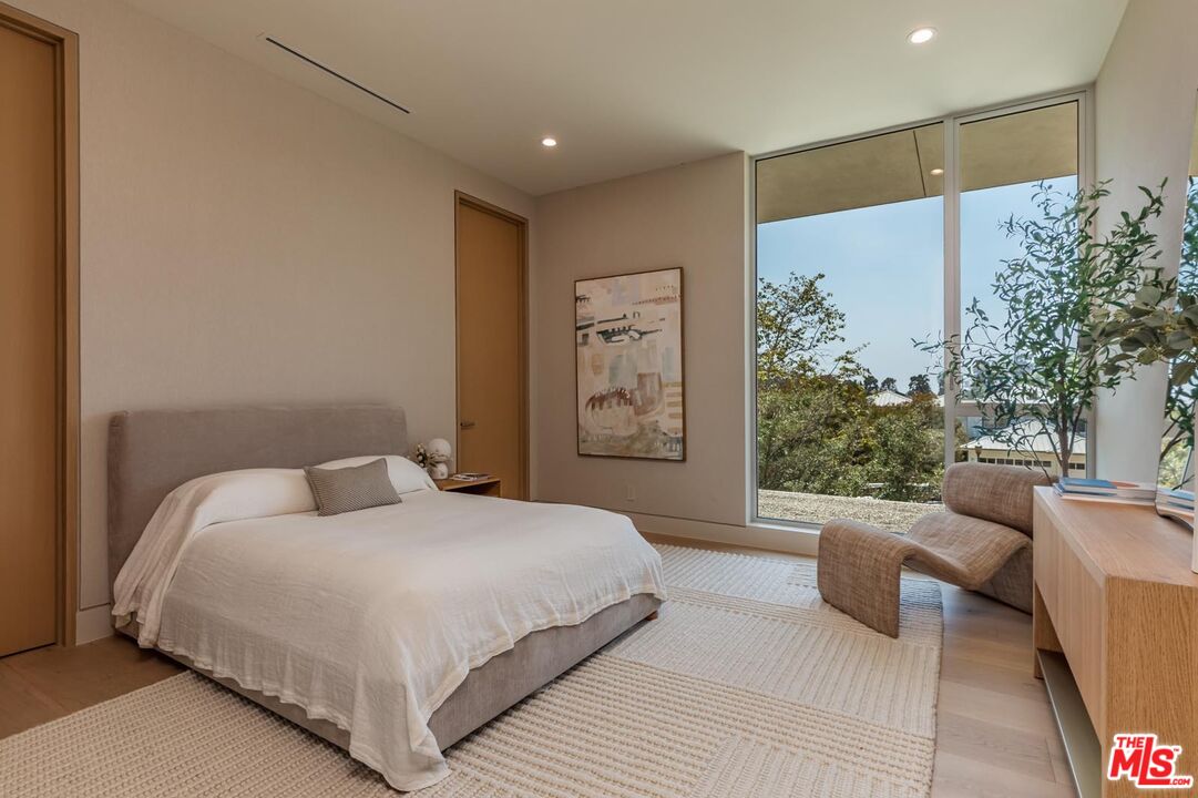 a brand new warm contemporary