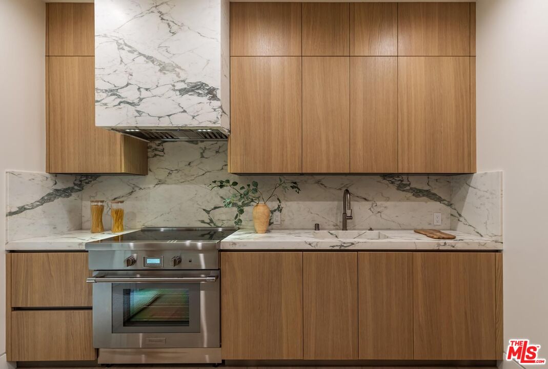 a brand new warm contemporary