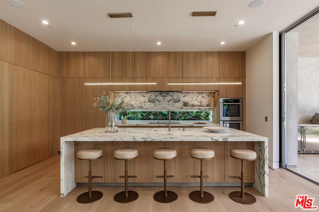 a brand new warm contemporary