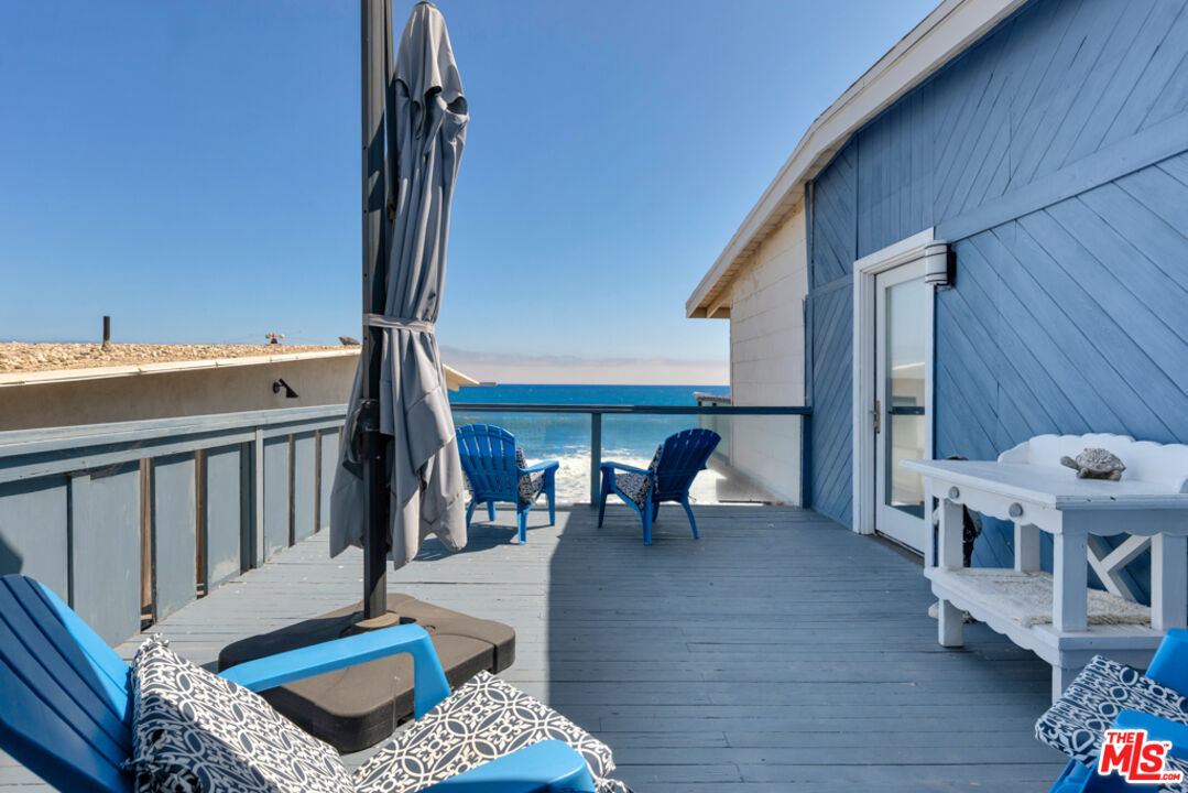 Remodeled 3-Bedroom Cottage on the beach