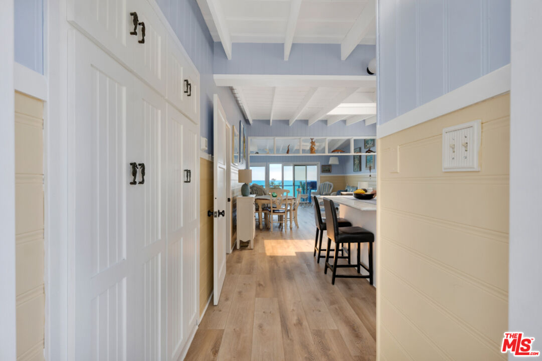 Remodeled 3-Bedroom Cottage on the beach
