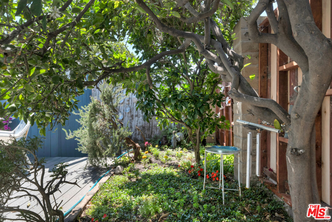 Remodeled 3-Bedroom Cottage on the beach