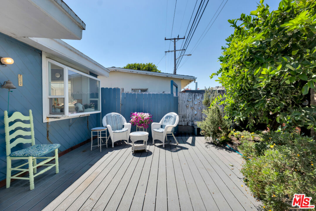 Remodeled 3-Bedroom Cottage on the beach