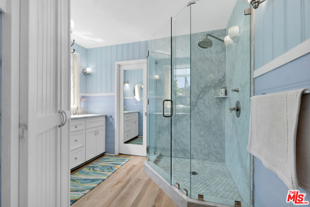 Remodeled 3-Bedroom Cottage on the beach