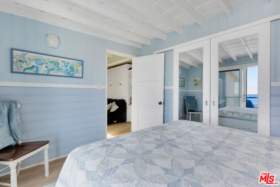 Remodeled 3-Bedroom Cottage on the beach