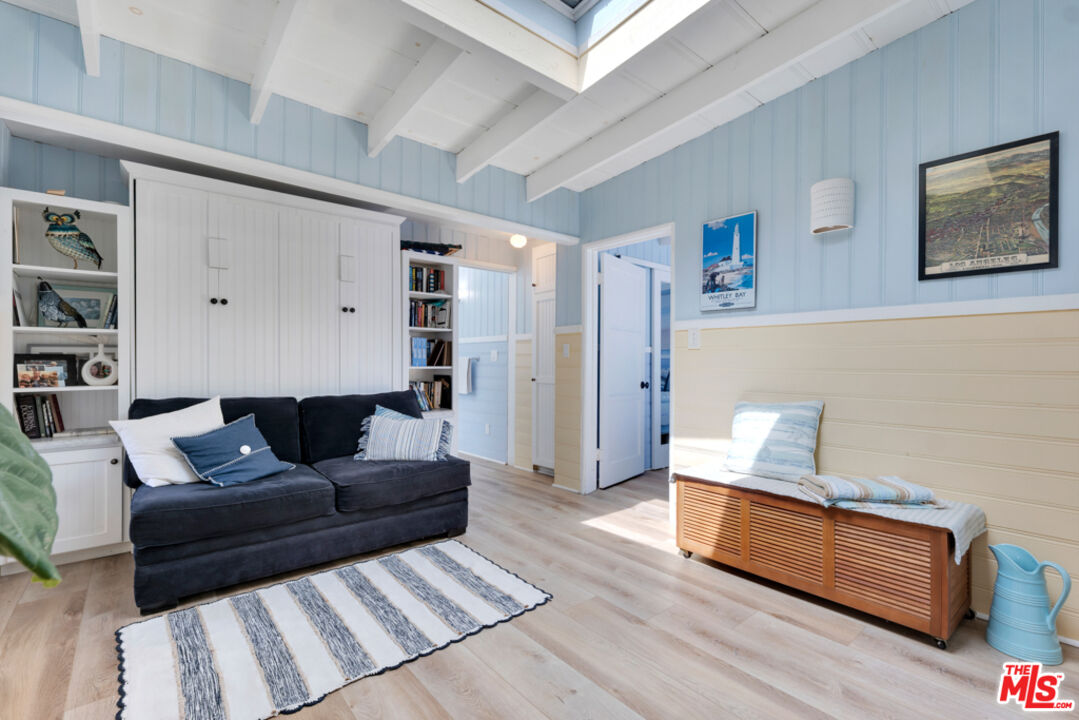 Remodeled 3-Bedroom Cottage on the beach