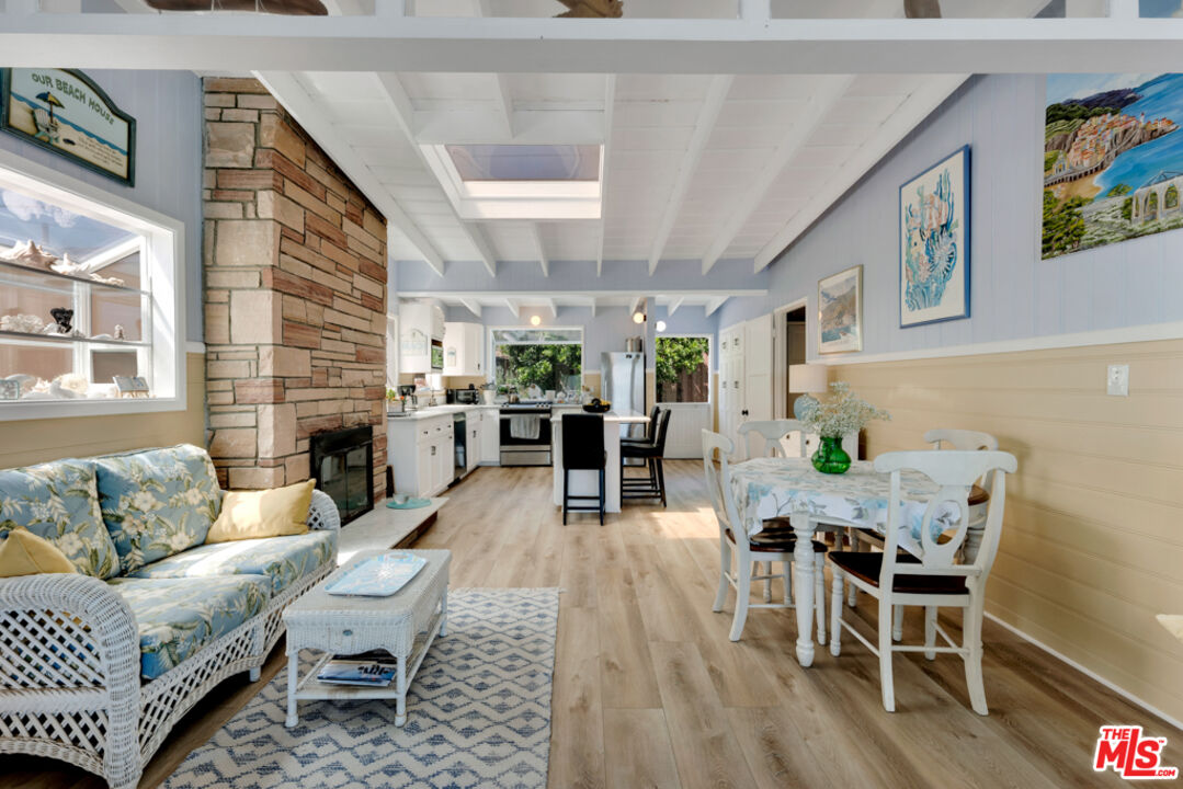 Remodeled 3-Bedroom Cottage on the beach