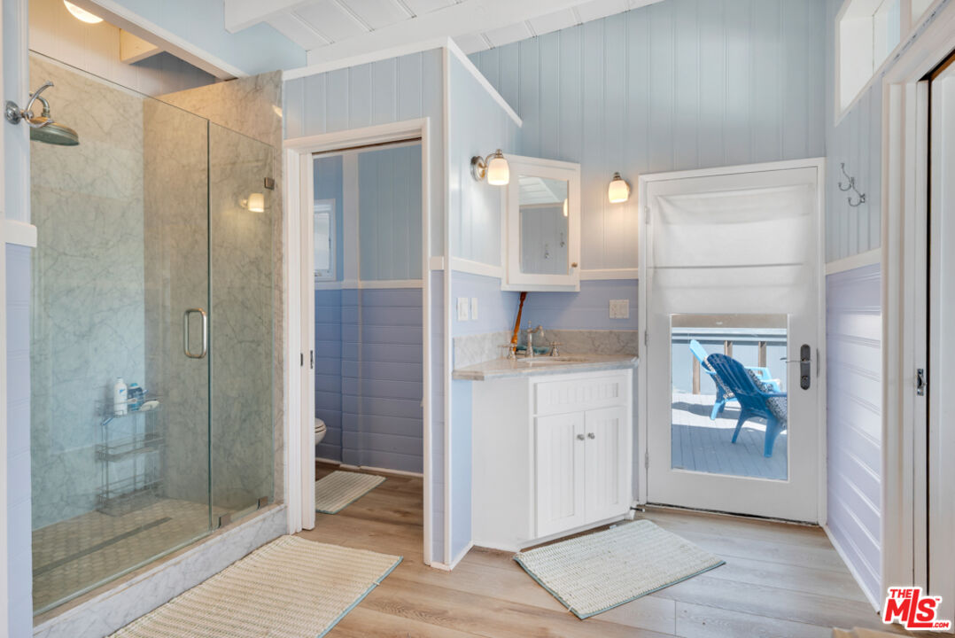 Remodeled 3-Bedroom Cottage on the beach